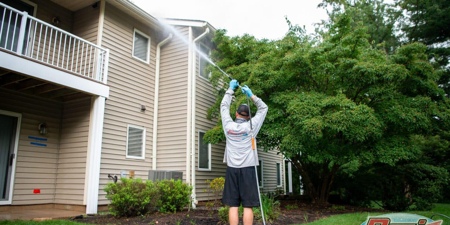 Pressure washing gun